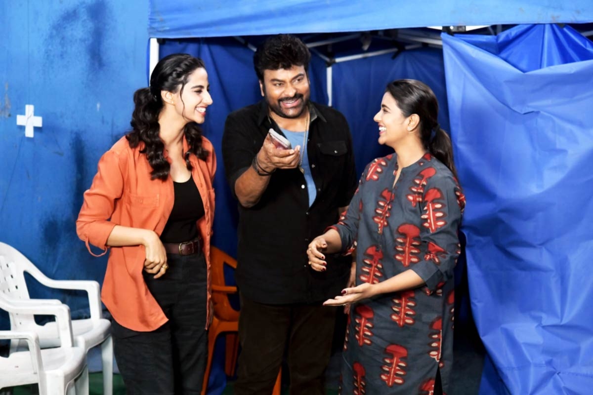 Venkatesh Brings the Laughter to Chiranjeevis Vishwambhara Sets