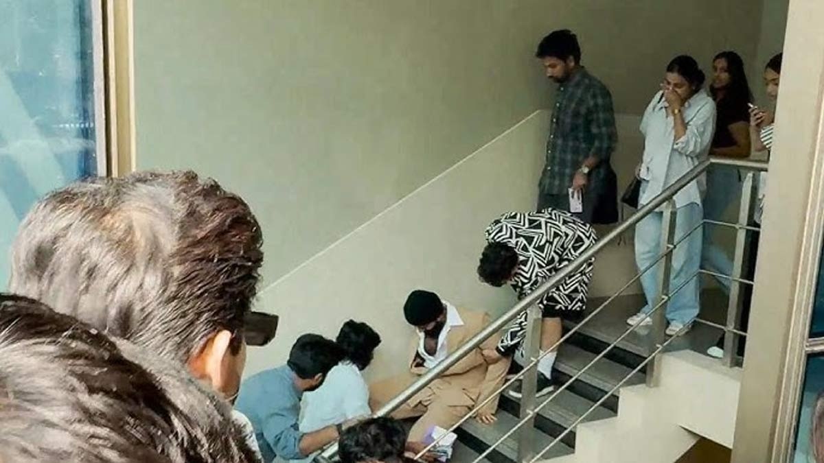 Viral Video: Vijay Deverakonda Lost Control On Stairs