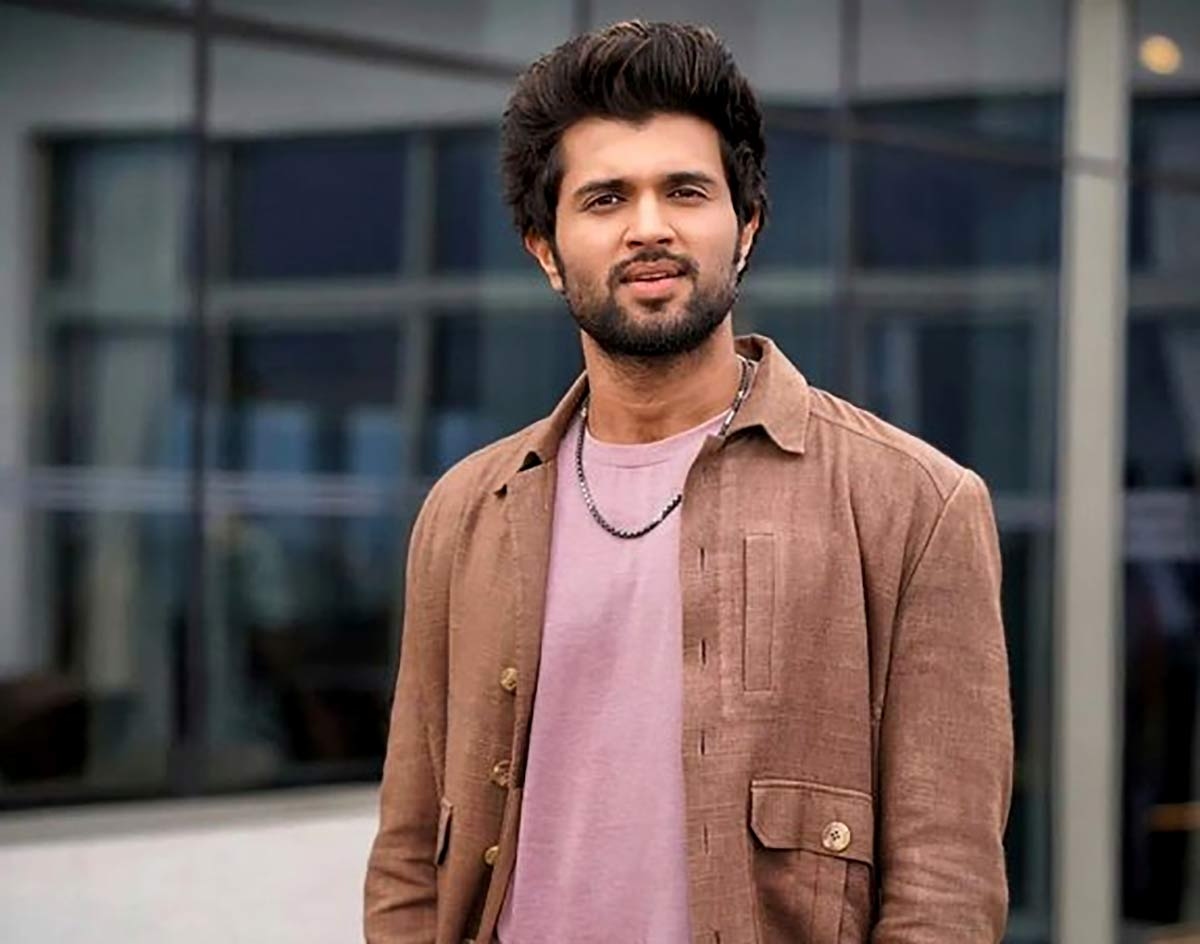 Vijay Deverakonda spends time with soldiers