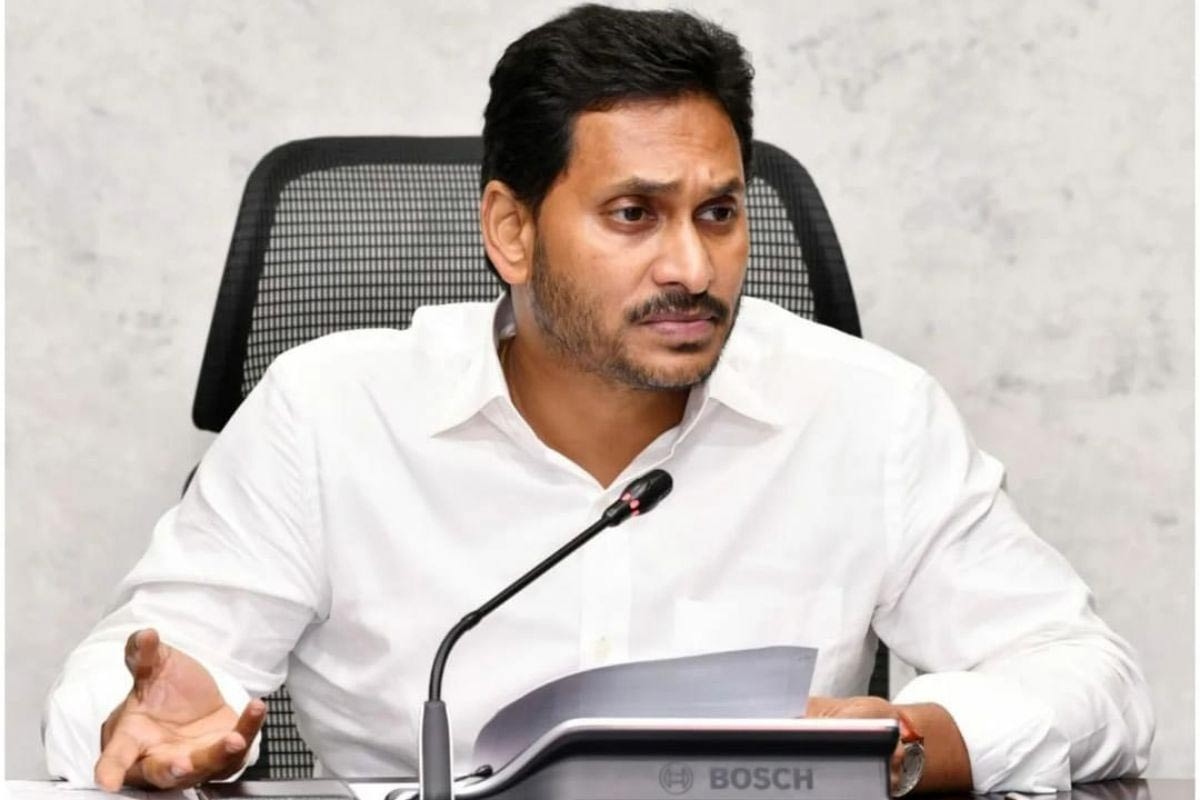 ఏపీ సీఎం జగన్ చుట్టూ ఉచ్చు బిగుస్తోందా..? దీని వెనక బీజేపీ పెద్దలు ఉన్నారా..?