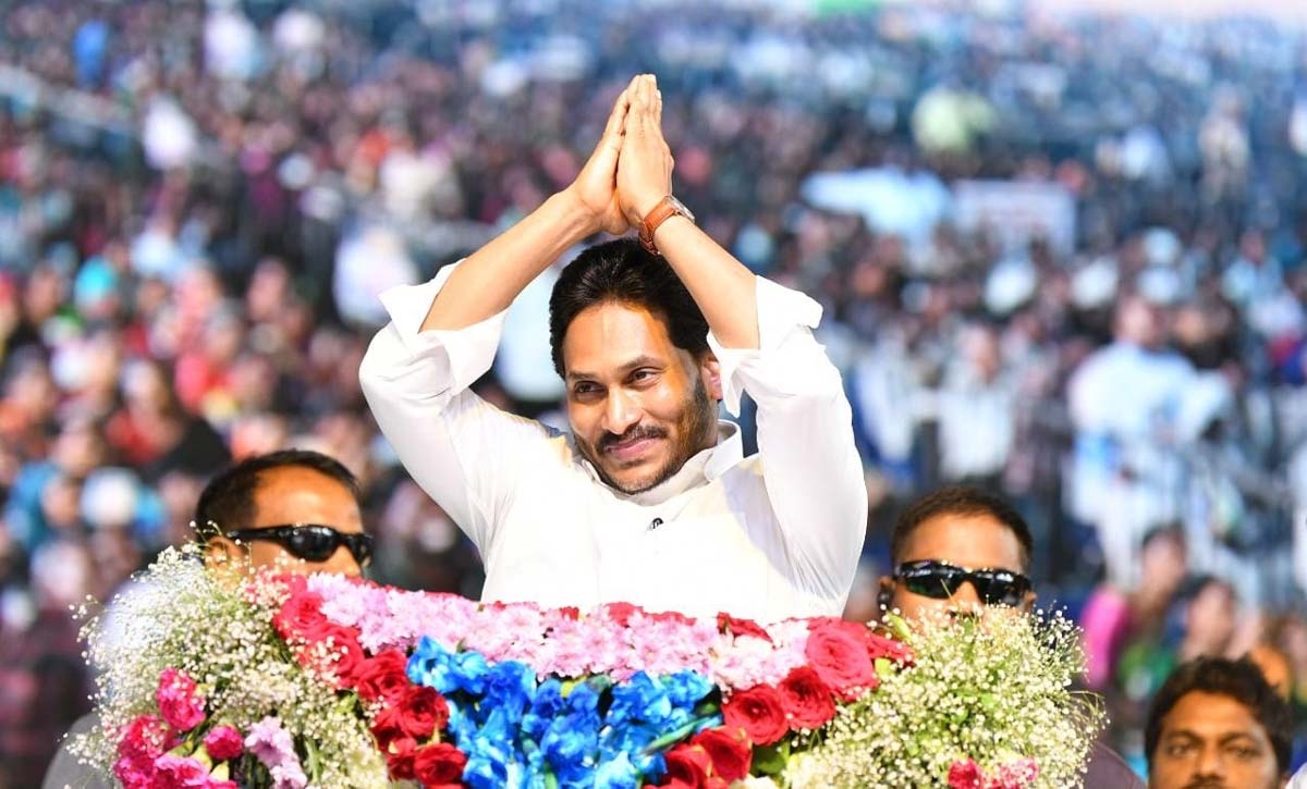 నాడు వైయస్సార్.. నేడు వైయస్ జగన్.. సేమ్ సిట్యుయేషన్..