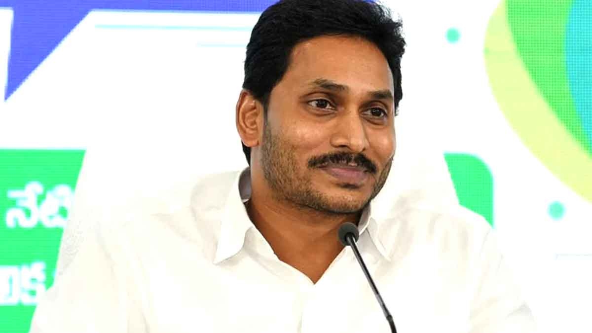 దుర్గమ్మ దీవెనలతో మహిళలు అన్ని రంగాల్లో శక్తివంతంగా ఎదగాలి: సీఎం జగన్