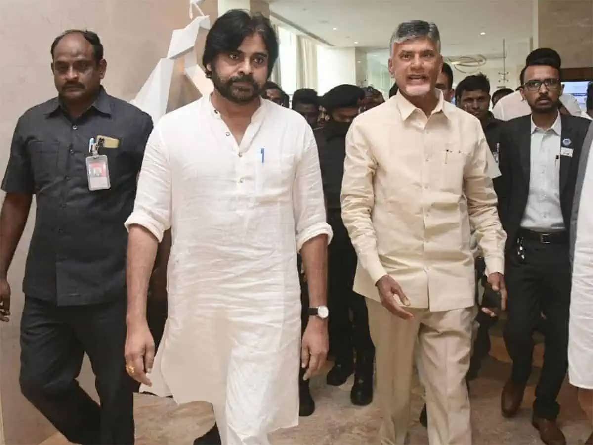 జనసేనకు దారుణంగా సీట్లు తగ్గించిన చంద్రబాబు.. రగిలిపోతున్న జనసైనికులు..