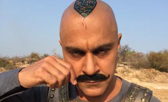 Photo feature : Baba Sehgal as Naga Devudu in 'Rudhramadevi'