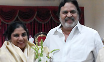 Dasari Narayana Rao felicitates 'Drushyam' director