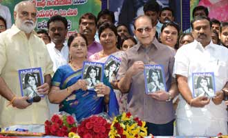 'Guinness Book Vijetha' - A book on Vijaya Niramala's filmy career launched