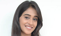 Ready for lip-locks : Regina Cassandra