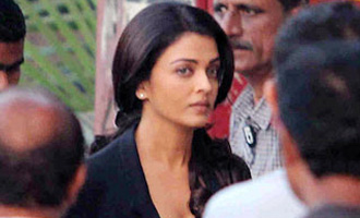 She's Back: Aishwarya Rai Bachchan on sets of 'Jazbaa'