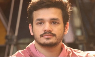 Akhil to romance Dutch model