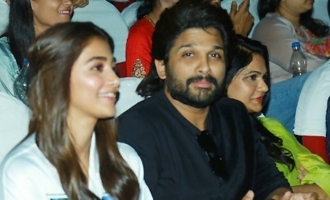 Allu Arjun & Pooja Hegde @ Sandhya Theater