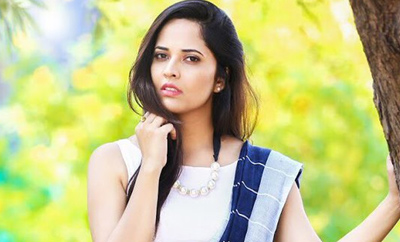 Saree-clad Anasuya is an enchantress