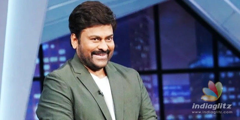 దోశ తిరగేసిన మెగాస్టార్..