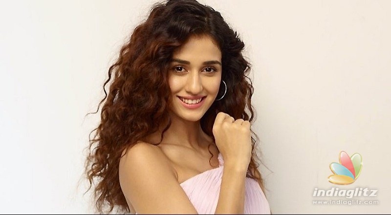 Folks go gaga over Disha Patanis red lingerie pic