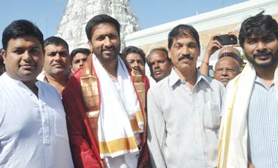 'Gautham Nanda' Team @ Tirumala