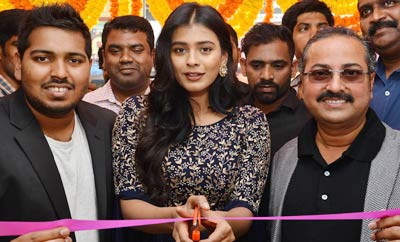 Hebah Patel @ B New Mobile Store Launch