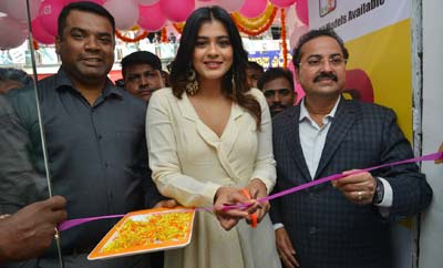 Hebah Patel Launches B New Mobile Store @ Tenali