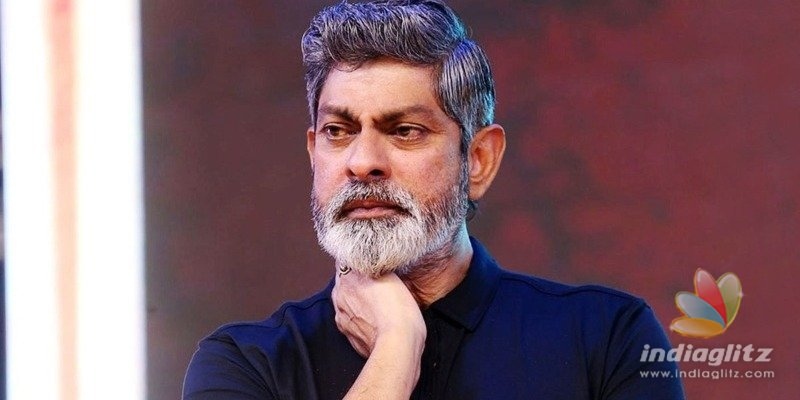 Jagapathi Babu makes an appeal as his fan dies