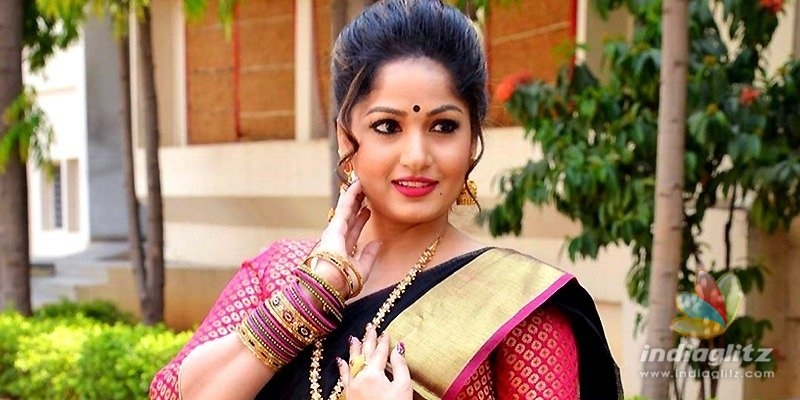 Is Nacchavule heroine Madhavi Latha pointing towards her marriage?