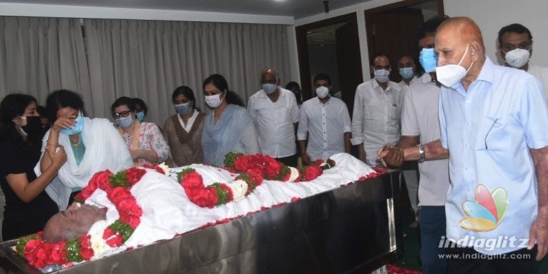 Mahesh Babu got emotional watching brothers last rites