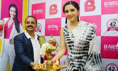 Mehreen Launch B New Mobile Store