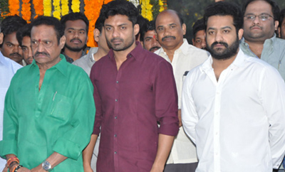 Celebs Pays Tribute At NTR Ghat