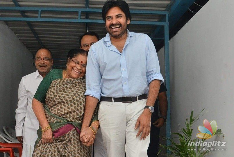 Pawan Kalyans mother donates to party