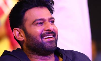 'సాహో'.... బాహుబలి2 తో ఫస్ట్ లుక్ టీజర్ ప్రదర్శన