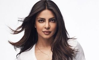 Journalist says sorry to Priyanka Chopra