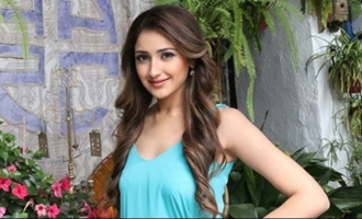 Sexy Sayyeshaa bags Suriya's film