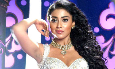 I am not dating that cricketer: Shriya Saran