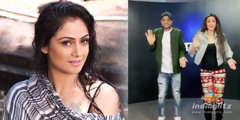 Simran imitating Allu Arjuns move goes viral