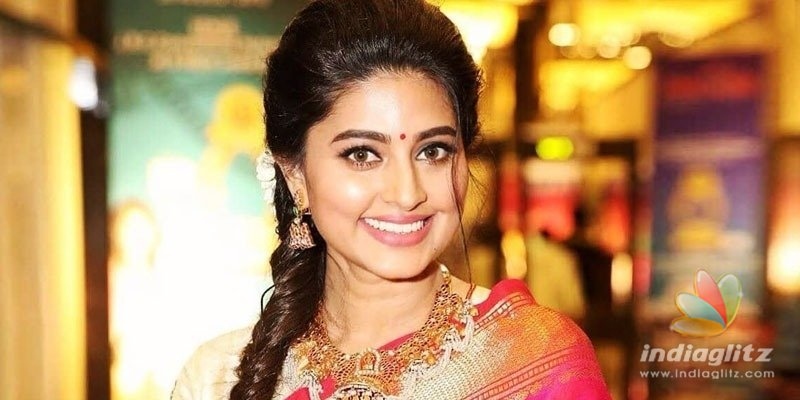 Sneha reveals the cute pic of her baby girl on special day