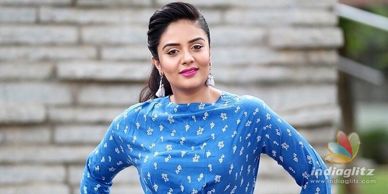 Anchor Sreemukhi denies all relationship rumours