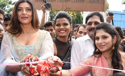 Sushmita Sen Launches Designer Sashi Vangapalli Boutique at Banjara Hills