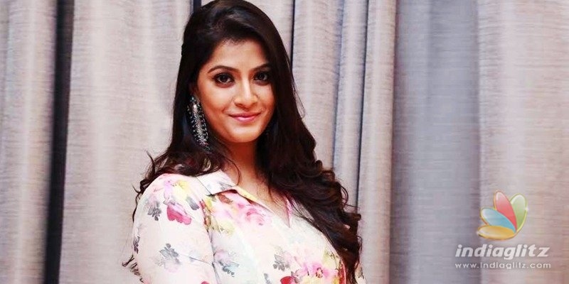 Is Varalakshmi playing a second lead in Krack?