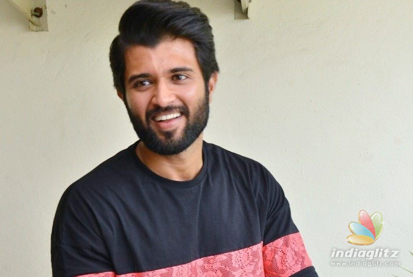 Bday boy Devarakonda reaches out to you with ice-creams