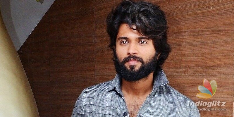 Vijay Deverakonda cant leave the cigarette alone