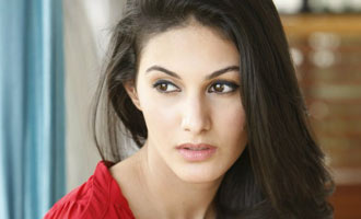 Amyra Dastur to romance Vishnu Manchu