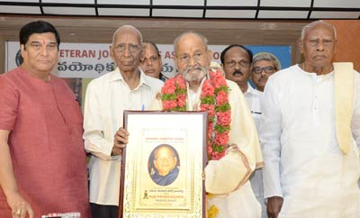 Veteran Journalists Association Felicitates Dadasaheb Phalke Awarded K Viswanath