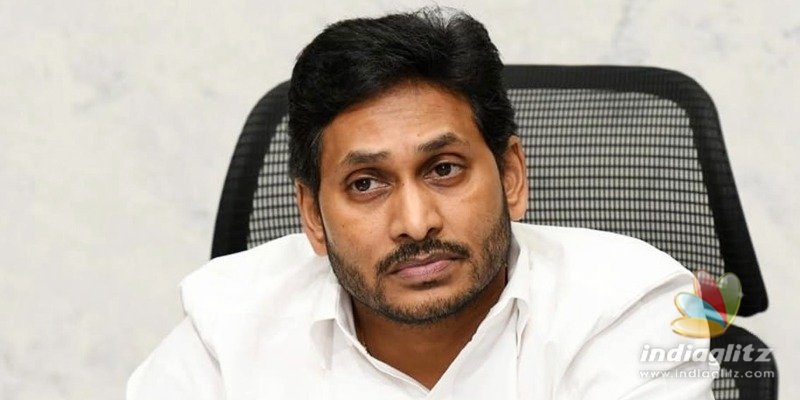 ఉక్రెయిన్‌లో ఏపీ విద్యార్ధుల అవస్థలు ... విమాన ఖర్చులు భరించండి: అధికారులకు జగన్ ఆదేశం